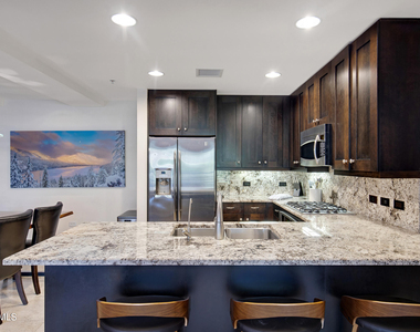 7127 E Rancho Vista Drive - Photo Thumbnail 6