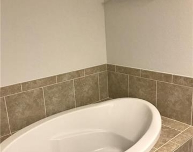 2203 Highland Villa Lane - Photo Thumbnail 9