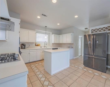 2705 Trophy Drive - Photo Thumbnail 10