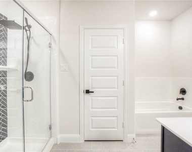 4429 Murphy Lane - Photo Thumbnail 13