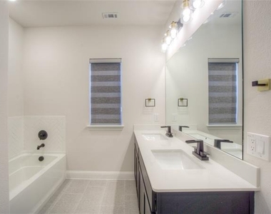 4429 Murphy Lane - Photo Thumbnail 14