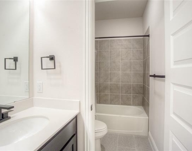 4429 Murphy Lane - Photo Thumbnail 18
