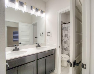 4429 Murphy Lane - Photo Thumbnail 17