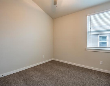 653 Wheatfield Drive - Photo Thumbnail 7