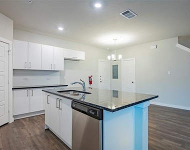653 Wheatfield Drive - Photo Thumbnail 5