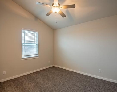 653 Wheatfield Drive - Photo Thumbnail 10