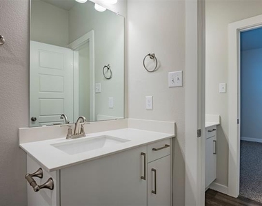 653 Wheatfield Drive - Photo Thumbnail 13