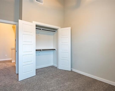 653 Wheatfield Drive - Photo Thumbnail 8