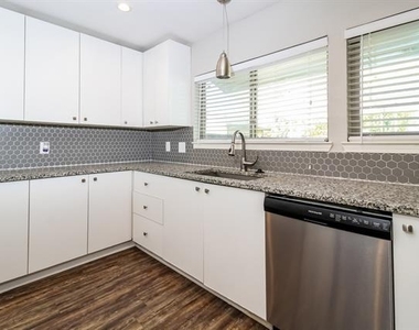 3529 Birchwood Lane - Photo Thumbnail 7