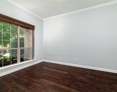 305 Dorset Court - Photo Thumbnail 6