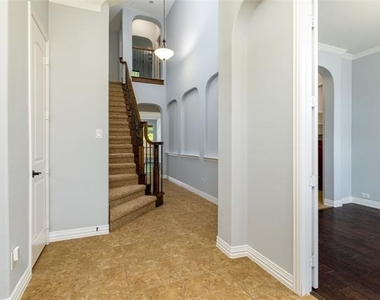 305 Dorset Court - Photo Thumbnail 7
