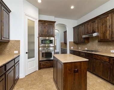 305 Dorset Court - Photo Thumbnail 17