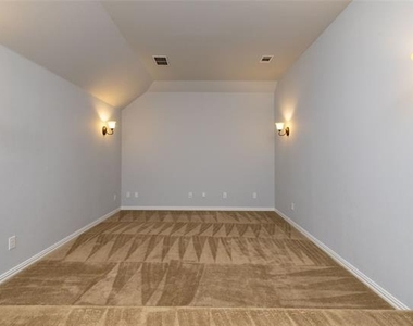 305 Dorset Court - Photo Thumbnail 30