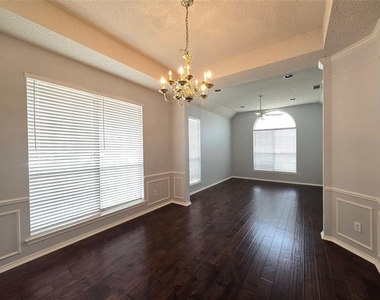 10512 Napa Valley Drive - Photo Thumbnail 2