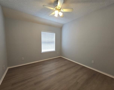 10512 Napa Valley Drive - Photo Thumbnail 19