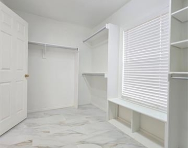 10512 Napa Valley Drive - Photo Thumbnail 17