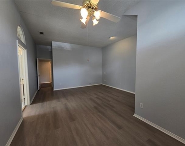 10512 Napa Valley Drive - Photo Thumbnail 11