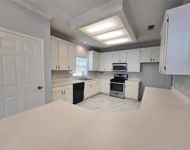 10512 Napa Valley Drive - Photo Thumbnail 8