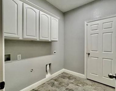 10264 Fireside Lane - Photo Thumbnail 24