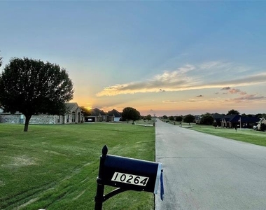 10264 Fireside Lane - Photo Thumbnail 32