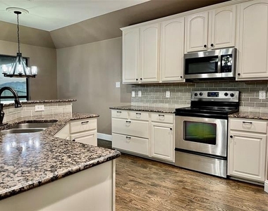 10264 Fireside Lane - Photo Thumbnail 13