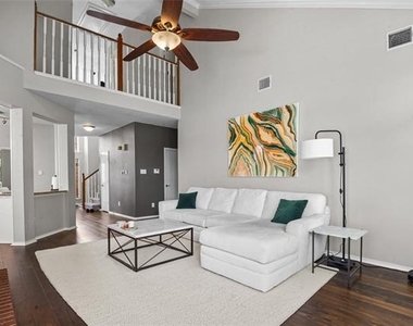 10800 Alexandria Drive - Photo Thumbnail 10