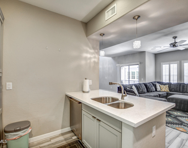 3935 E Rough Rider Road - Photo Thumbnail 7