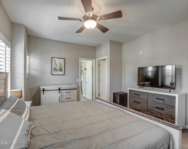 3935 E Rough Rider Road - Photo Thumbnail 17