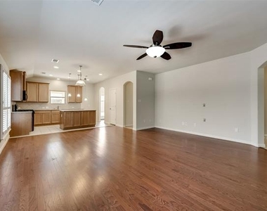 2404 Sun Creek Drive - Photo Thumbnail 5