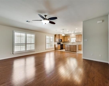 2404 Sun Creek Drive - Photo Thumbnail 6