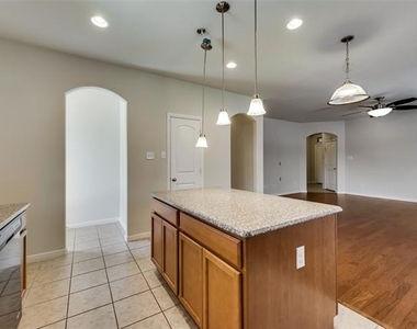 2404 Sun Creek Drive - Photo Thumbnail 9