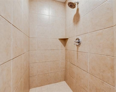 2404 Sun Creek Drive - Photo Thumbnail 17