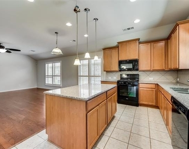 2404 Sun Creek Drive - Photo Thumbnail 10