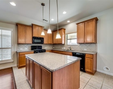 2404 Sun Creek Drive - Photo Thumbnail 8