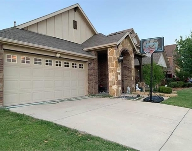 2321 Petunia Ln - Photo Thumbnail 2