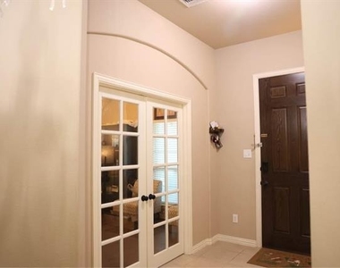 2321 Petunia Ln - Photo Thumbnail 5