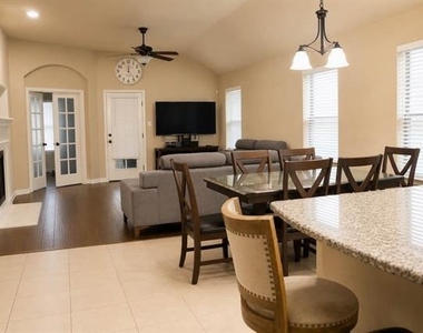 2321 Petunia Ln - Photo Thumbnail 7