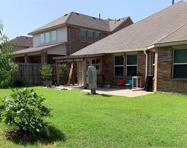 2321 Petunia Ln - Photo Thumbnail 13