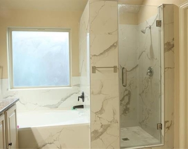 2321 Petunia Ln - Photo Thumbnail 9
