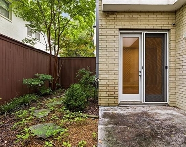 3925 Gilbert Avenue - Photo Thumbnail 8