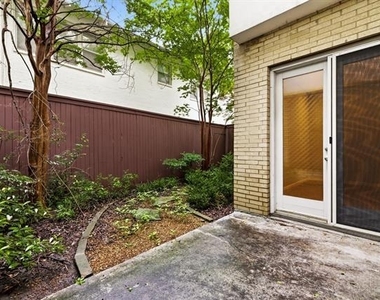 3925 Gilbert Avenue - Photo Thumbnail 9