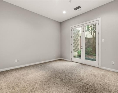3925 Gilbert Avenue - Photo Thumbnail 6