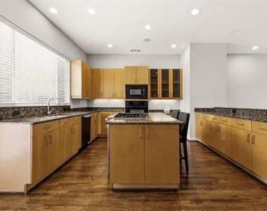 3925 Gilbert Avenue - Photo Thumbnail 10