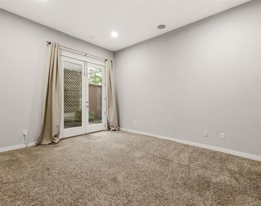 3925 Gilbert Avenue - Photo Thumbnail 4