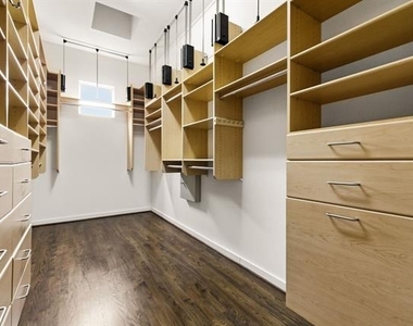 3925 Gilbert Avenue - Photo Thumbnail 33