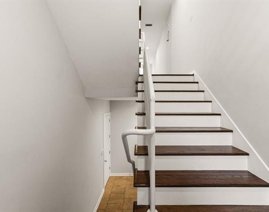 3925 Gilbert Avenue - Photo Thumbnail 3