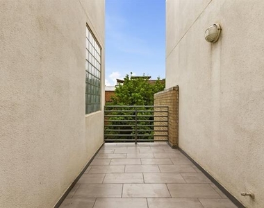 3925 Gilbert Avenue - Photo Thumbnail 34