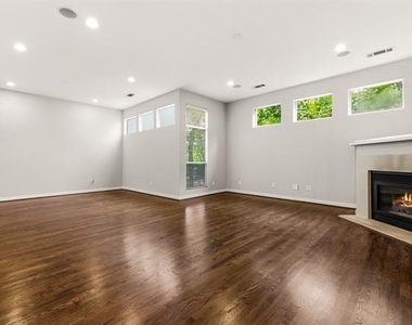 3925 Gilbert Avenue - Photo Thumbnail 21