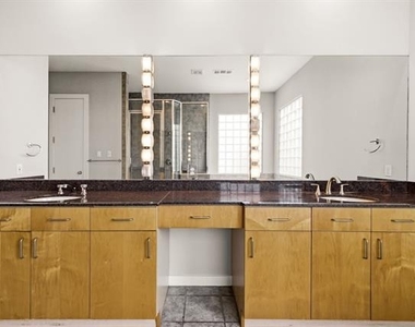 3925 Gilbert Avenue - Photo Thumbnail 32