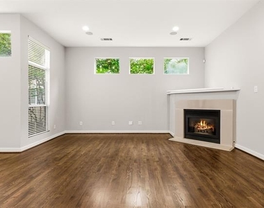 3925 Gilbert Avenue - Photo Thumbnail 20